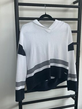 Super cute and comfy Nautica sweater size small